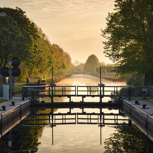 Die Schleuse Rahe am Ems-Jade-Kanal.