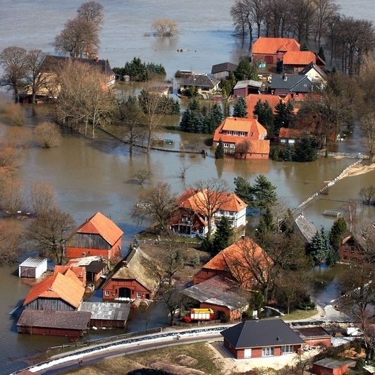 Hochwasserereignis in Alt-Wendischthun im Jahr 2006. Welche technischen Maßnahmen und Strategien ergriffen und entwickelt werden können, um bestmöglich vorbereitet zu sein, zeigt der neue Masterplan Hochwasserschutz. (Foto: NLWKN)