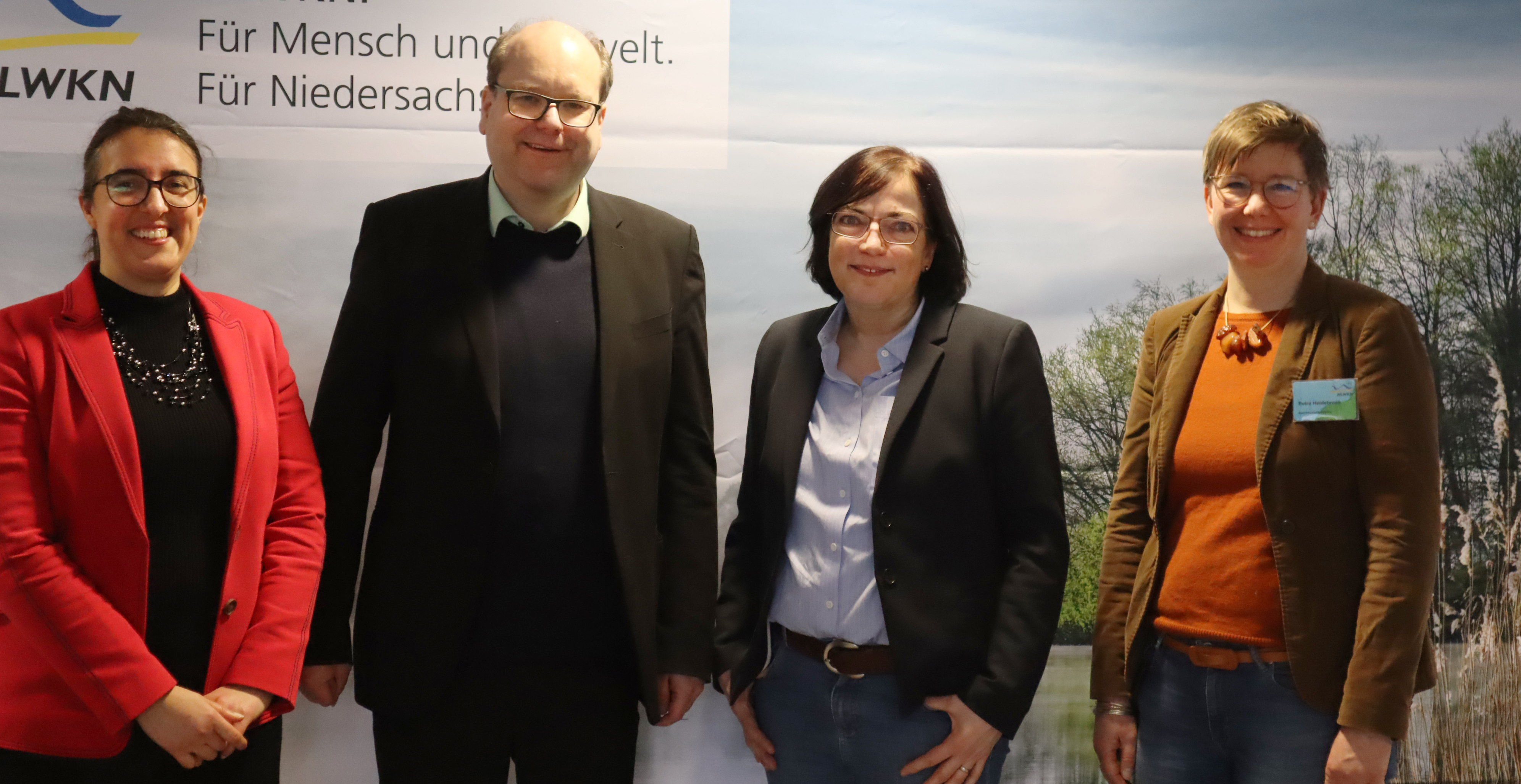 Trafen in Hannover zum Austausch zusammen (v.l.): Staatssekretärin Anka Dobslaw, Umweltminister Christian Meyer, NLWKN-Direktorin Anne Rickmeyer und die Leiterin der NLWKN-Betriebsstelle Hannover-Hildesheim, Petra Heidebroek (Bild: Malena Hussy/NLWKN).